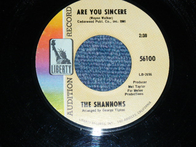 画像: THE SHANNONS ( GIRL GROUP PRODUCED by MEL TAYLOR of The VENTURES ) - LITTLE WHITE LIE / ARE YOU SINCERE ( SMALL SIZE FATS TITLE LOGO  )   1968  US ORIGINAL 7"SINGLE