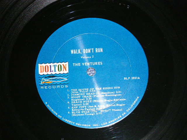 画像: WALK DON'T RUN VOL.2 : 2nd press Jacket NON SWEAT SHIRT Version  1964 US AMERICA ORIGINAL "DARK BLUE with SILVER PRINT Label"  MONO
