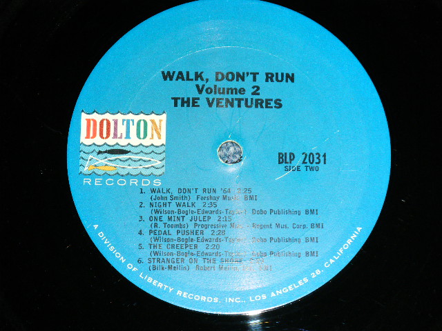 画像: WALK DON'T RUN VOL.2 : 2nd press Jacket NON SWEAT SHIRT Version  1965 US AMERICA ORIGINAL "BLUE with BLACK PRINT Label"  MONO